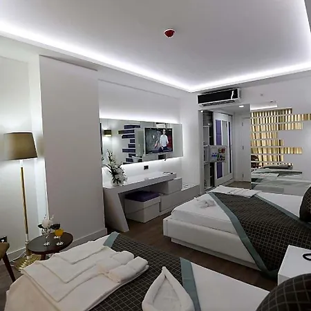 Hotell Elips Royal & 4*