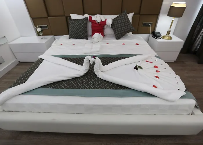 Hotell Elips Royal &