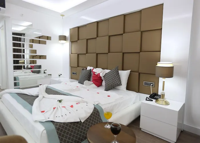 Elips Royal & Antalia