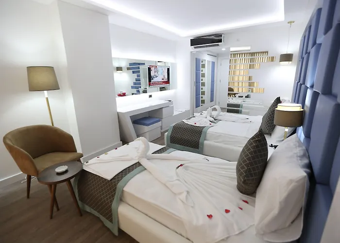 Отель Elips Royal & 4*