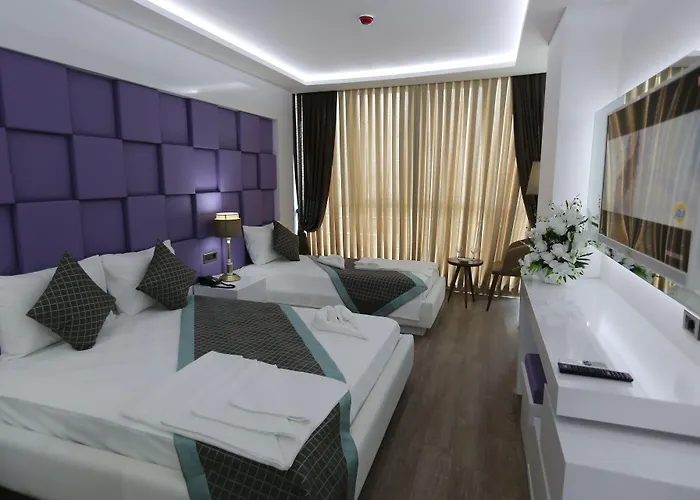 Отель Elips Royal & 4*